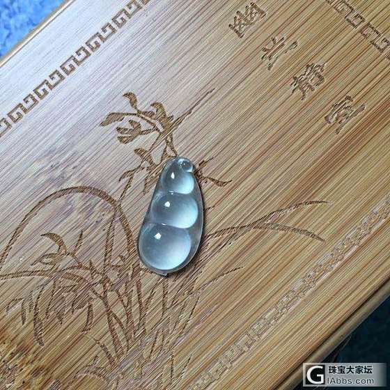 冰种飘花晴底小福豆_翡翠