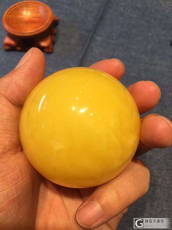 直径57mm，满蜜鸡油黄全品转运珠，收藏级别，有意向的老板联系[微笑]_琥珀蜜蜡