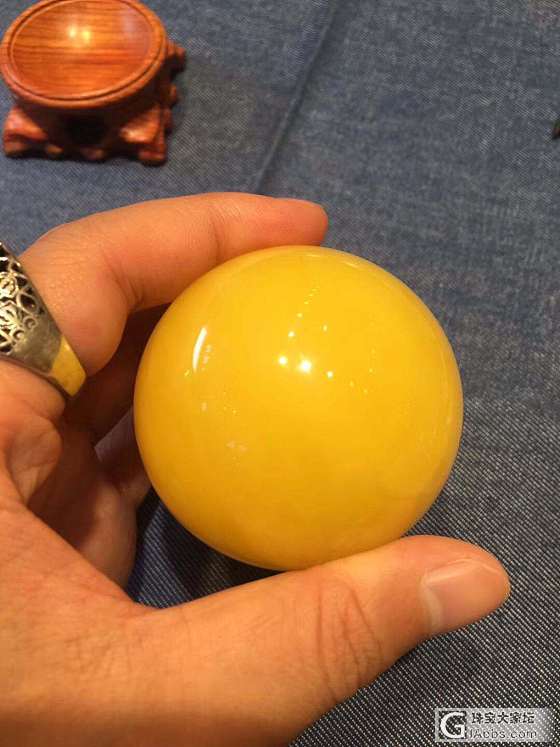 直径57mm，满蜜鸡油黄全品转运珠，收藏级别，有意向的老板联系[微笑]_琥珀蜜蜡