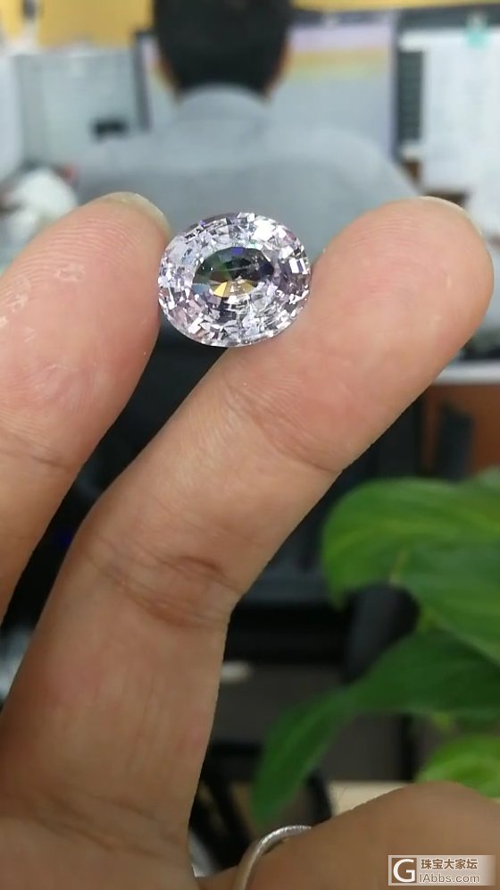 这个颗白尖晶如何？_刻面宝石尖晶石