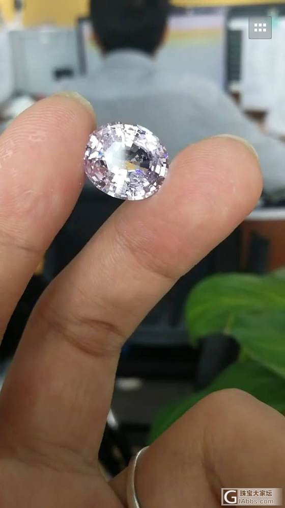 这个颗白尖晶如何？_刻面宝石尖晶石