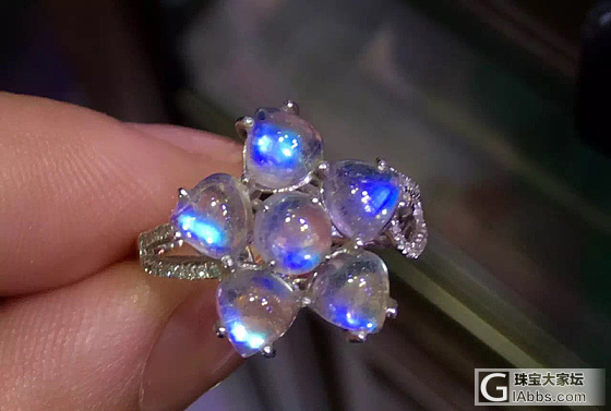 【璀璨】天然玻璃体强蓝月光宝石戒指 18k金南非钻石镶嵌 彩虹光_月光石戒指