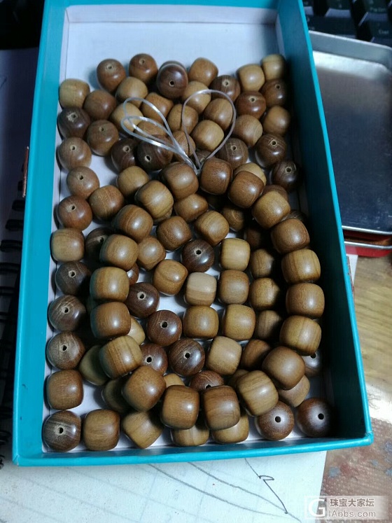 看看这个老山檀怎么样_珠串老山檀