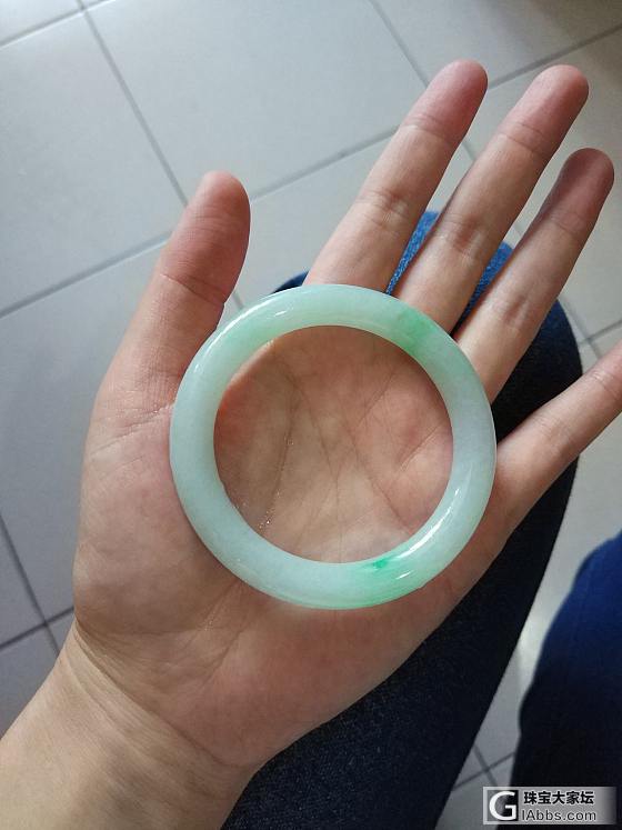 认真的出个51圆条翡翠白底青_手镯翡翠
