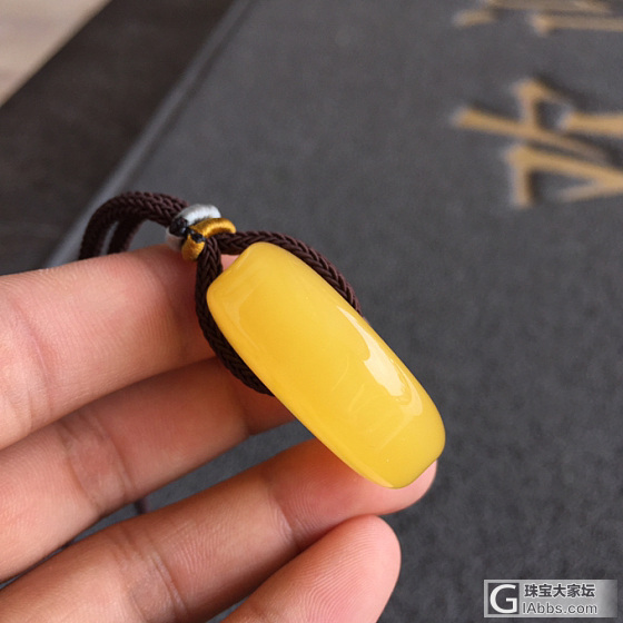 两个俄扣，自己做了个简约挂绳。_平安扣蜜蜡