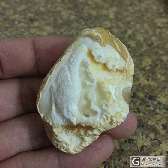 最近开的俄白蜡。还在抛光中～_把玩件蜜蜡