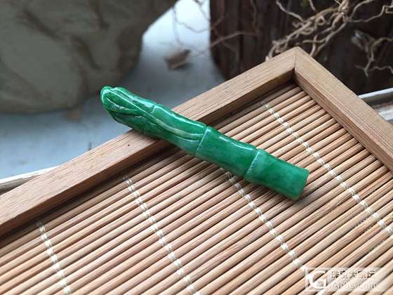 常青竹尺寸：51，7，4.9万古长青，宁折不弯，色辣避裂，细丝毛纹。_挂件翡翠