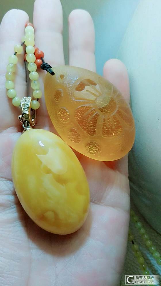 最爱的两个坠子☺☺_挂件琥珀蜜蜡