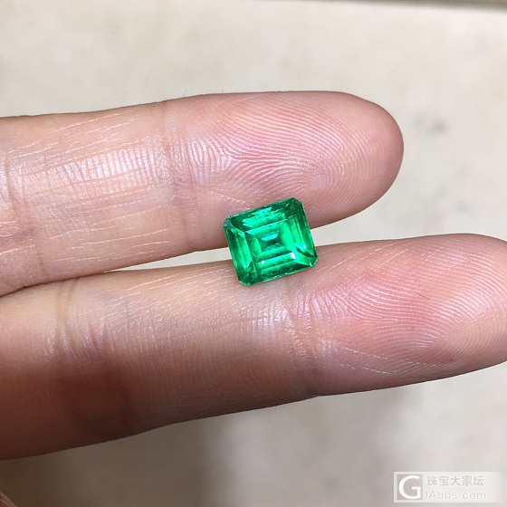 2克拉的祖母绿，玻璃体_刻面宝石祖母绿