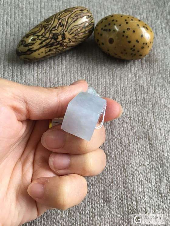 买了一堆啊，都放在起吧，有种的也有色的_戒指挂件翡翠