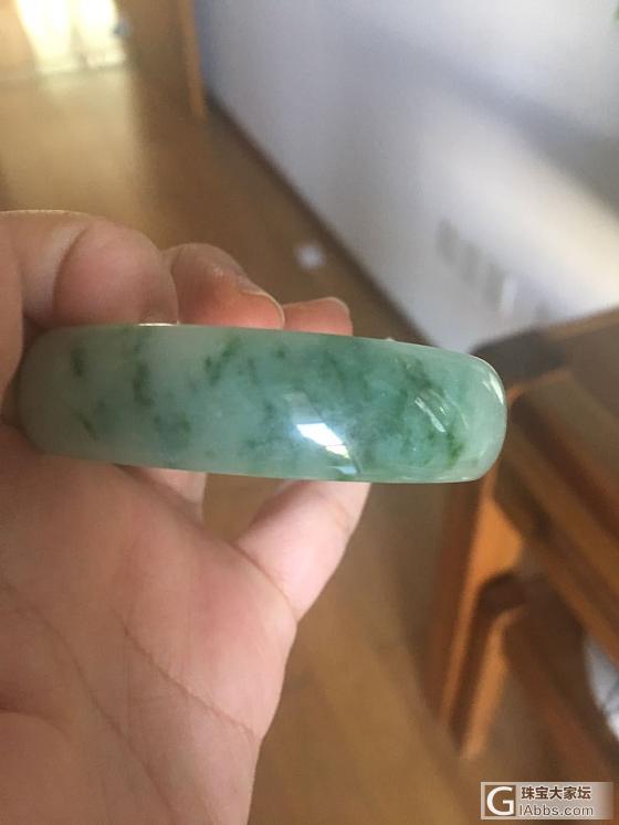 帮我看下是不是A.估个价？谢谢啦_手镯翡翠