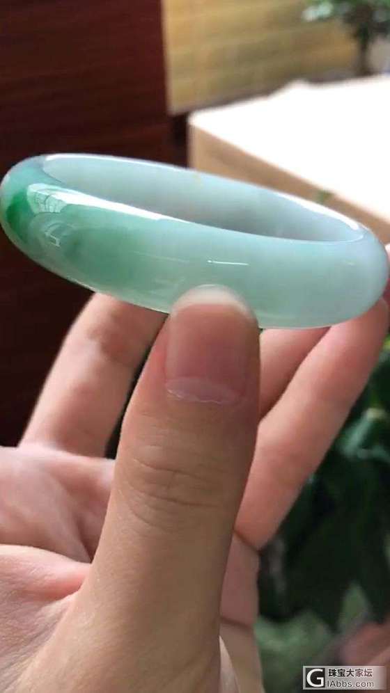 55圈口阳绿手镯_翡翠手镯