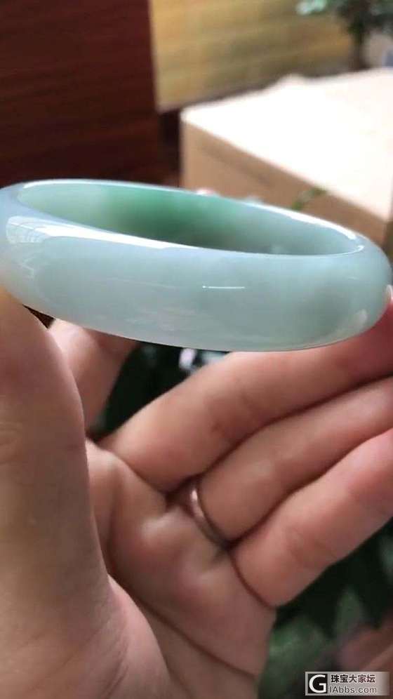 55圈口阳绿手镯_翡翠手镯