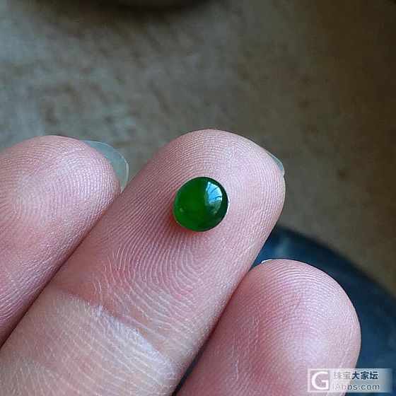 今天是一颗啤酒瓶底小绿蛋_蛋面翡翠
