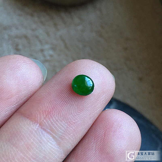今天是一颗啤酒瓶底小绿蛋_蛋面翡翠
