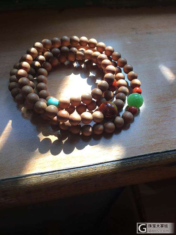 嘿嘿觉得天冷戴木头挺好的_木