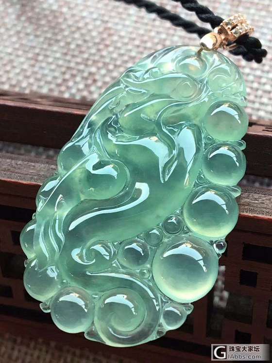 古代官方的说法：麒麟乃瑞兽，不伤生灵。同时麒麟也是走兽之主属土德。故在风水学里，..._挂件翡翠