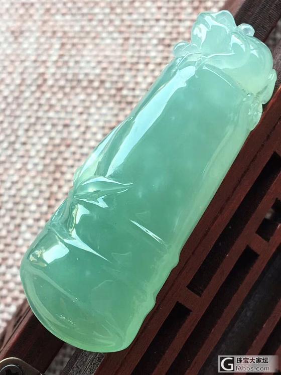 竹隐——芙蓉种绿挂坠
竹是中国古典文学中一个极为丰满的意象。
在所有的植物中，竹..._挂件翡翠
