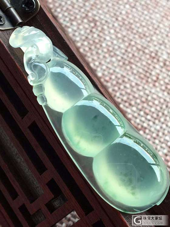 竹隐——芙蓉种绿挂坠
竹是中国古典文学中一个极为丰满的意象。
在所有的植物中，竹..._挂件翡翠