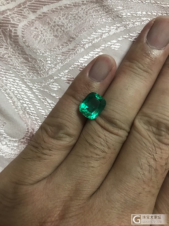 刚买了一颗不错的祖母绿_刻面宝石祖母绿