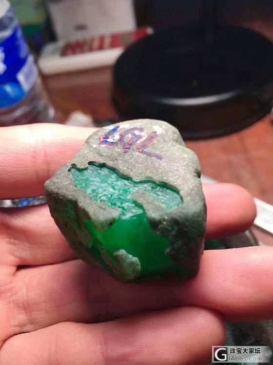 刚刚擦出来的小精品，60克满色，界面级别，实力货_原石翡翠