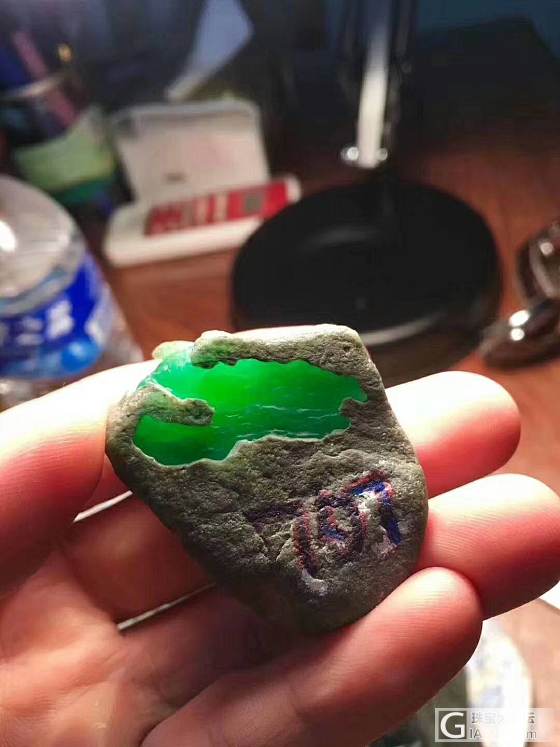 刚刚擦出来的小精品，60克满色，界面级别，实力货_原石翡翠