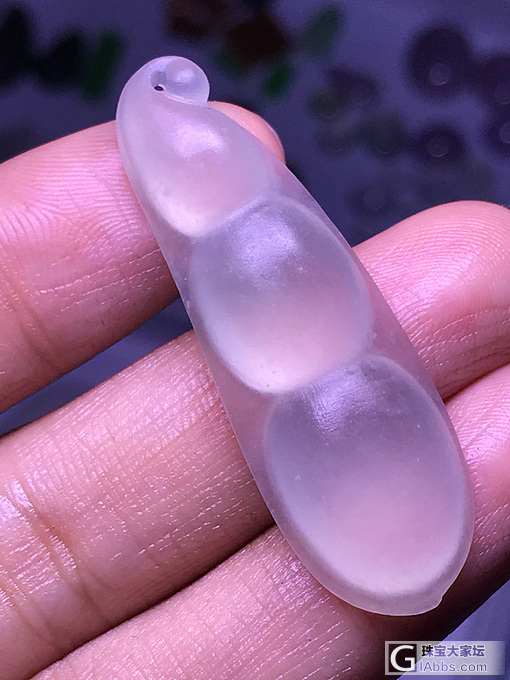 大家看看这个豆子什么价_挂件翡翠