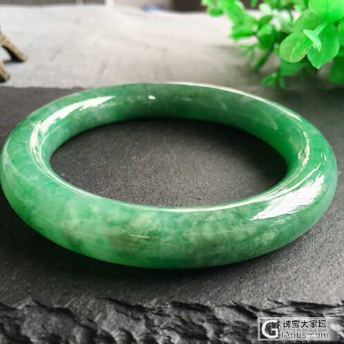 满绿翡翠圆镯_手镯翡翠
