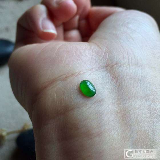阳绿小蛋面一枚_蛋面翡翠