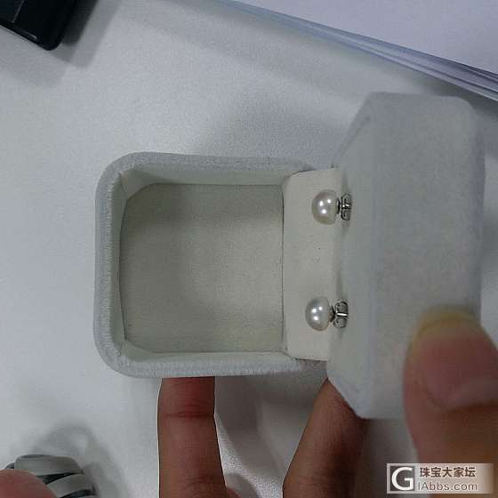 出两个便宜的珍珠耳钉。_耳钉珍珠