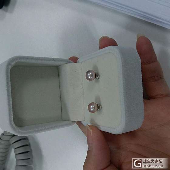 出两个便宜的珍珠耳钉。_耳钉珍珠