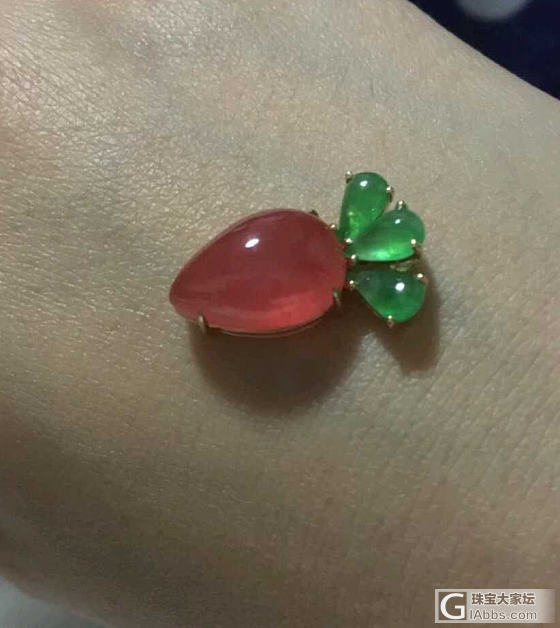接近帝王绿色冰种翡翠随形裸石_戒面翡翠
