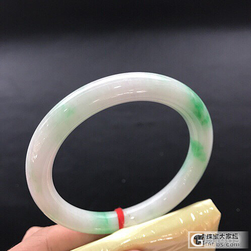 辣色白底青圆条翡翠手镯_手镯翡翠