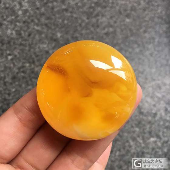 说说大家喜欢哪种颜色的蜜蜡？_琥珀蜜蜡