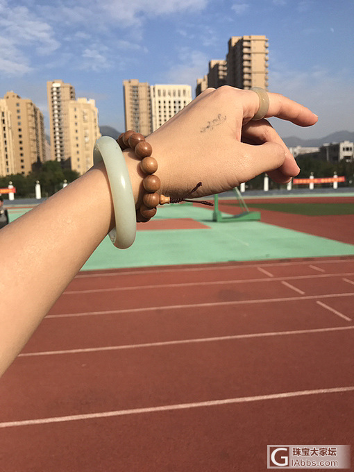 阳光下……_手镯和田玉