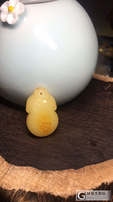 分享蜜蜡雕刻件都是卡通萌物孙大圣海马象神雀羽三不猴等_雕刻琥珀蜜蜡