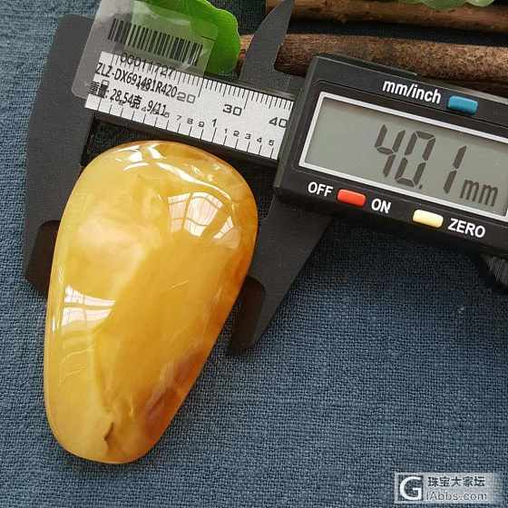 满蜡鸡油黄随形吊坠