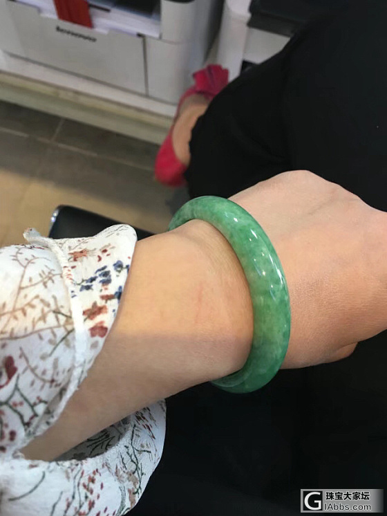 满绿镯子_手镯翡翠