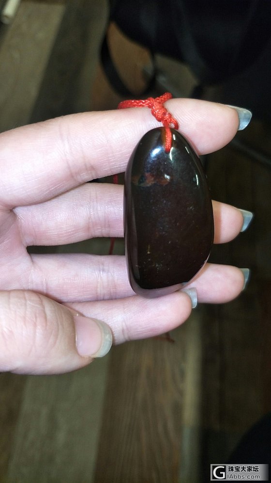 缅甸综珀，在阳光下看透明，实物是在室内拍带微紫色，综珀带少少杂质，是综珀毛料打磨..._挂件琥珀