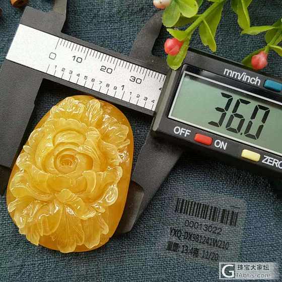 纯天然无优化无烤色鸡油黄雕刻件无事牌牡丹花_花件蜜蜡