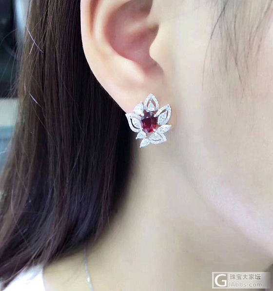 这个款式是否好看？干净玻璃体无烧鸽血红镶嵌_耳钉红宝石