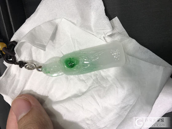 今天看到一款观音，真的太喜欢了，大家来看看值不值_挂件翡翠