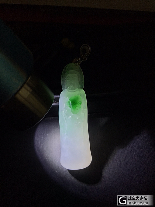 今天看到一款观音，真的太喜欢了，大家来看看值不值_挂件翡翠