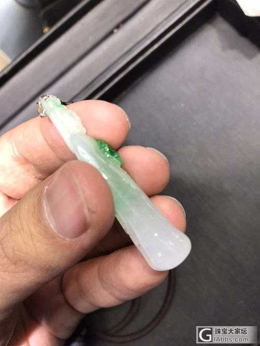 今天看到一款观音，真的太喜欢了，大家来看看值不值_挂件翡翠