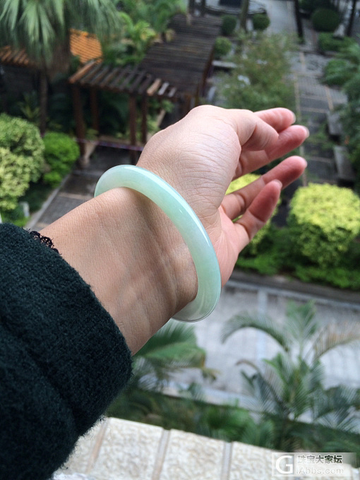 出闲置  戴过一次的翡翠手镯 圈口54.5  小小四价，有人要吗_手镯翡翠