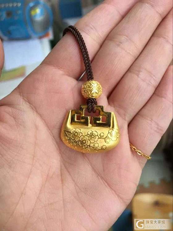 求老庙梅花锁上身图_挂件金