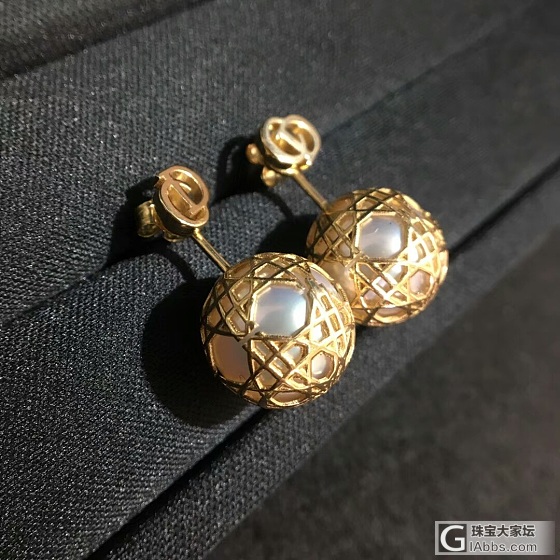 戴对毛线珠耳环 😄_耳饰