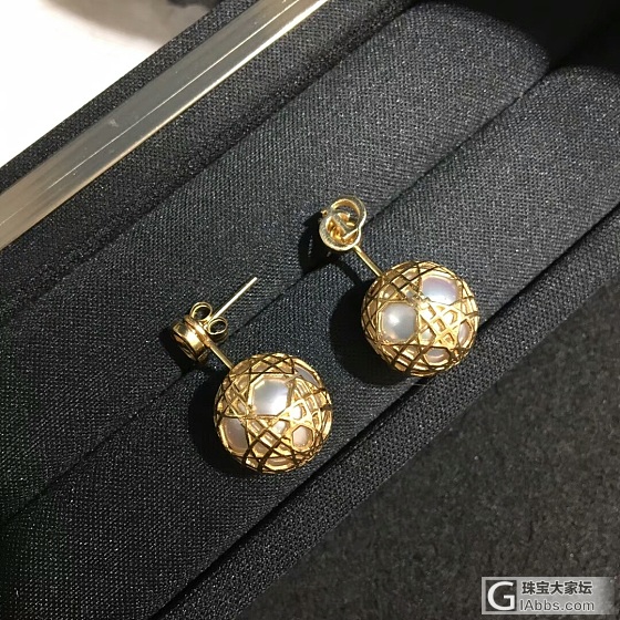 戴对毛线珠耳环 😄_耳饰
