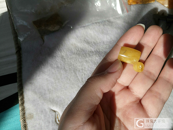 闲置俄料原矿天然蜜蜡配饰还有俩绿松 都是自己磨的 便宜出_翡翠珠串挂件和田玉配件蜜蜡