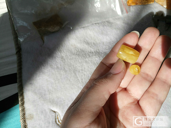闲置俄料原矿天然蜜蜡配饰还有俩绿松 都是自己磨的 便宜出_翡翠珠串挂件和田玉配件蜜蜡
